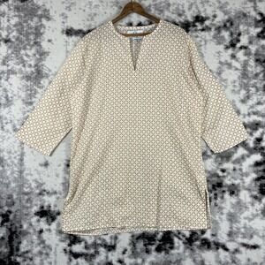 Charleston Shoe Company Extra Large Geometric V-Neck‎ Transluscent 3/4 Sleeve